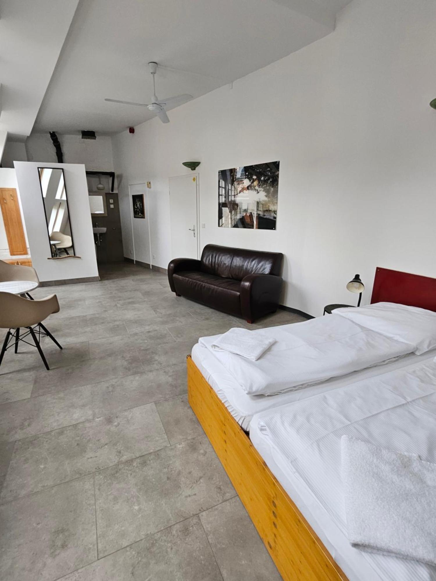 Die Fabrik - Hostel Берлин Экстерьер фото