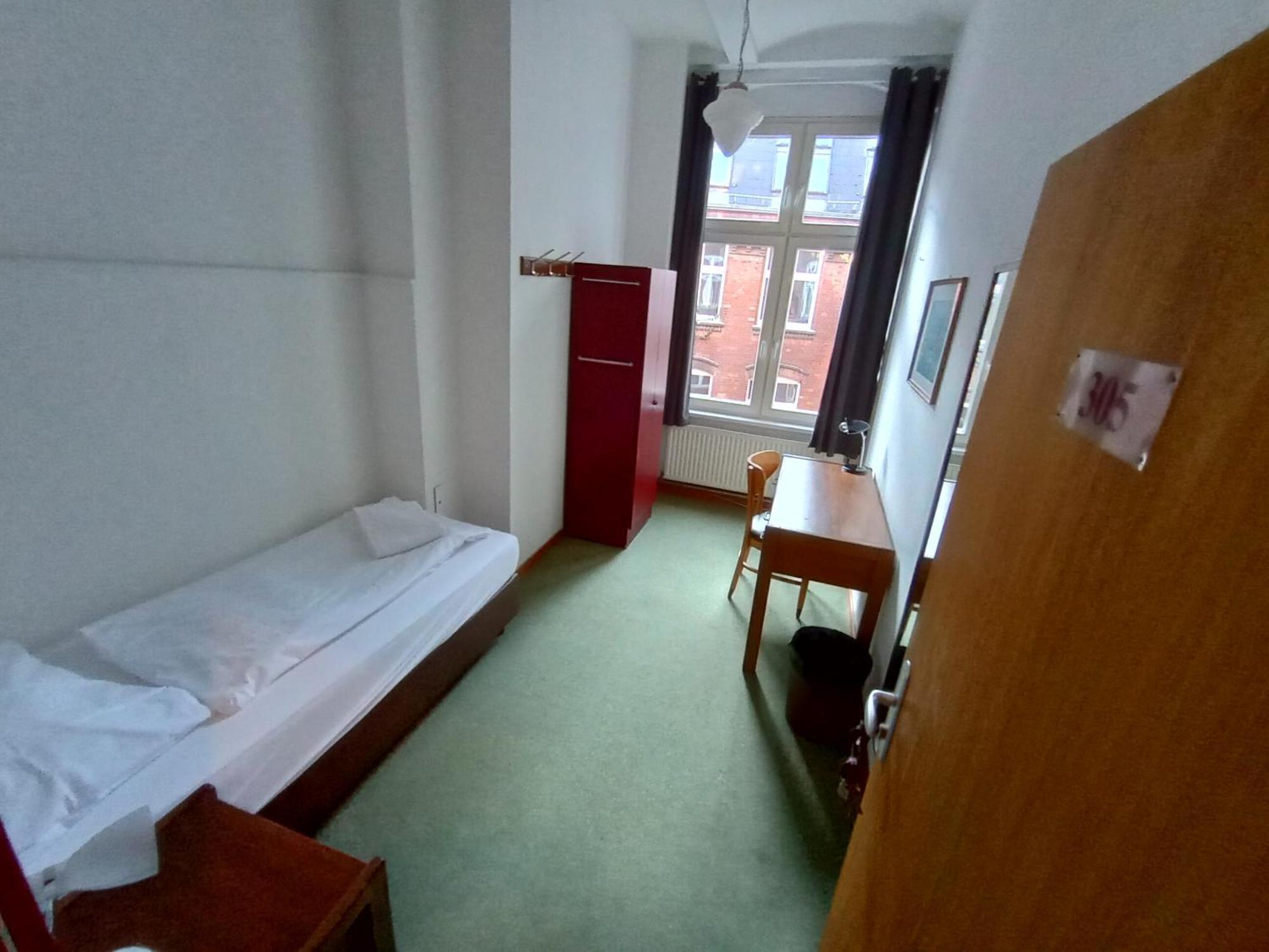 Die Fabrik - Hostel Берлин Экстерьер фото