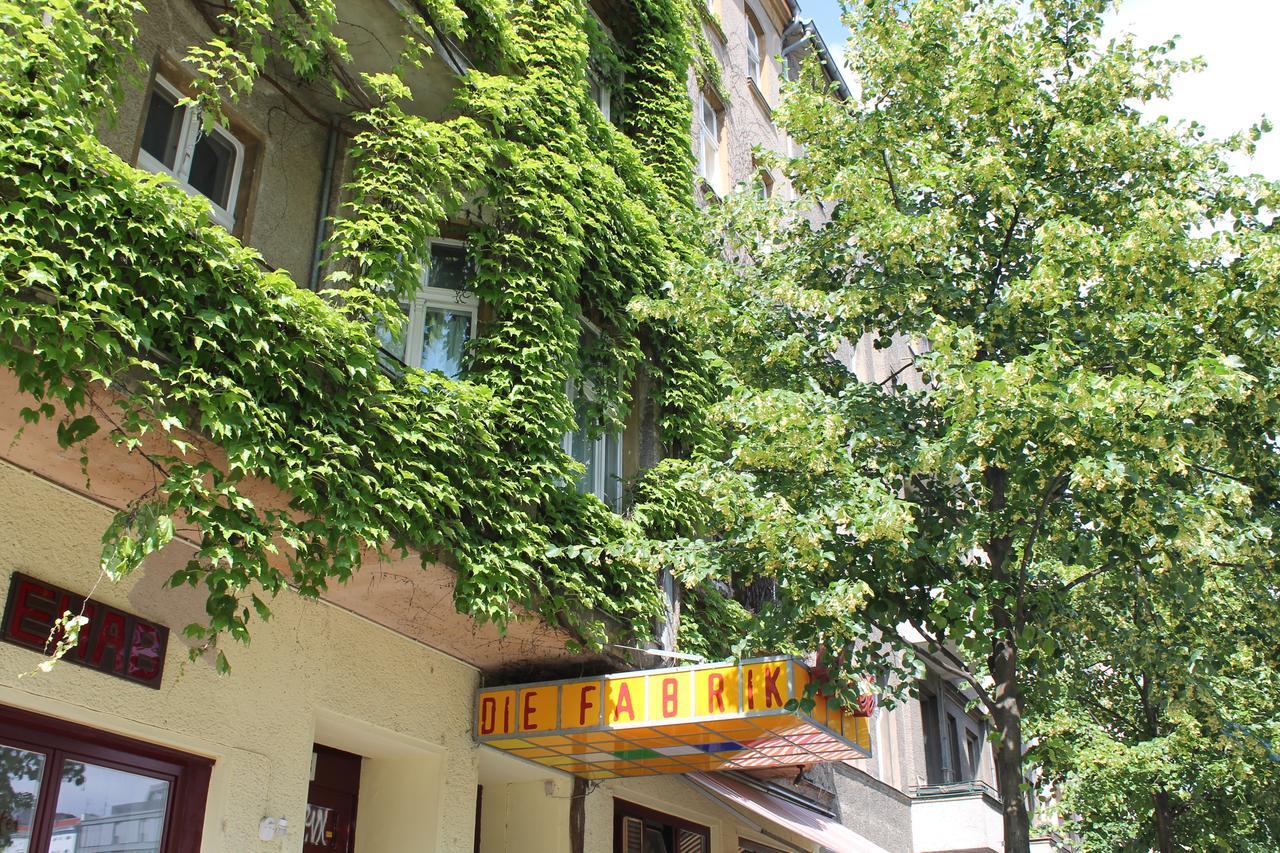 Die Fabrik - Hostel Берлин Экстерьер фото